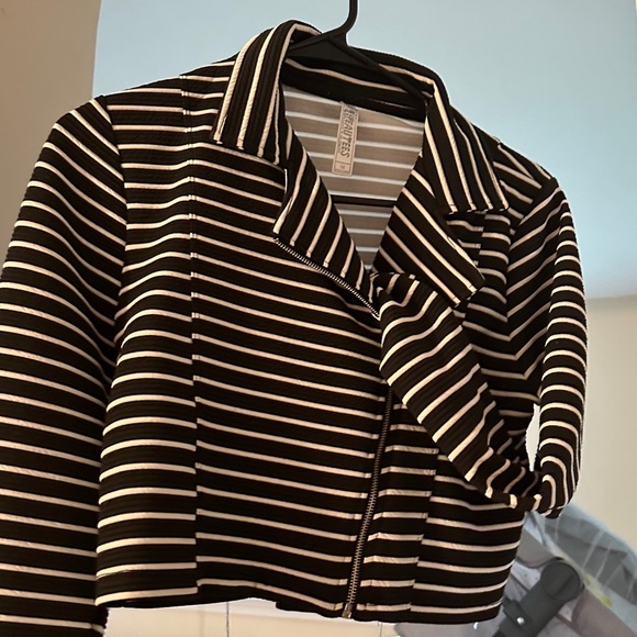 Black and White Striped Cropped Jacket size xs 14 - Picture 3 of 4